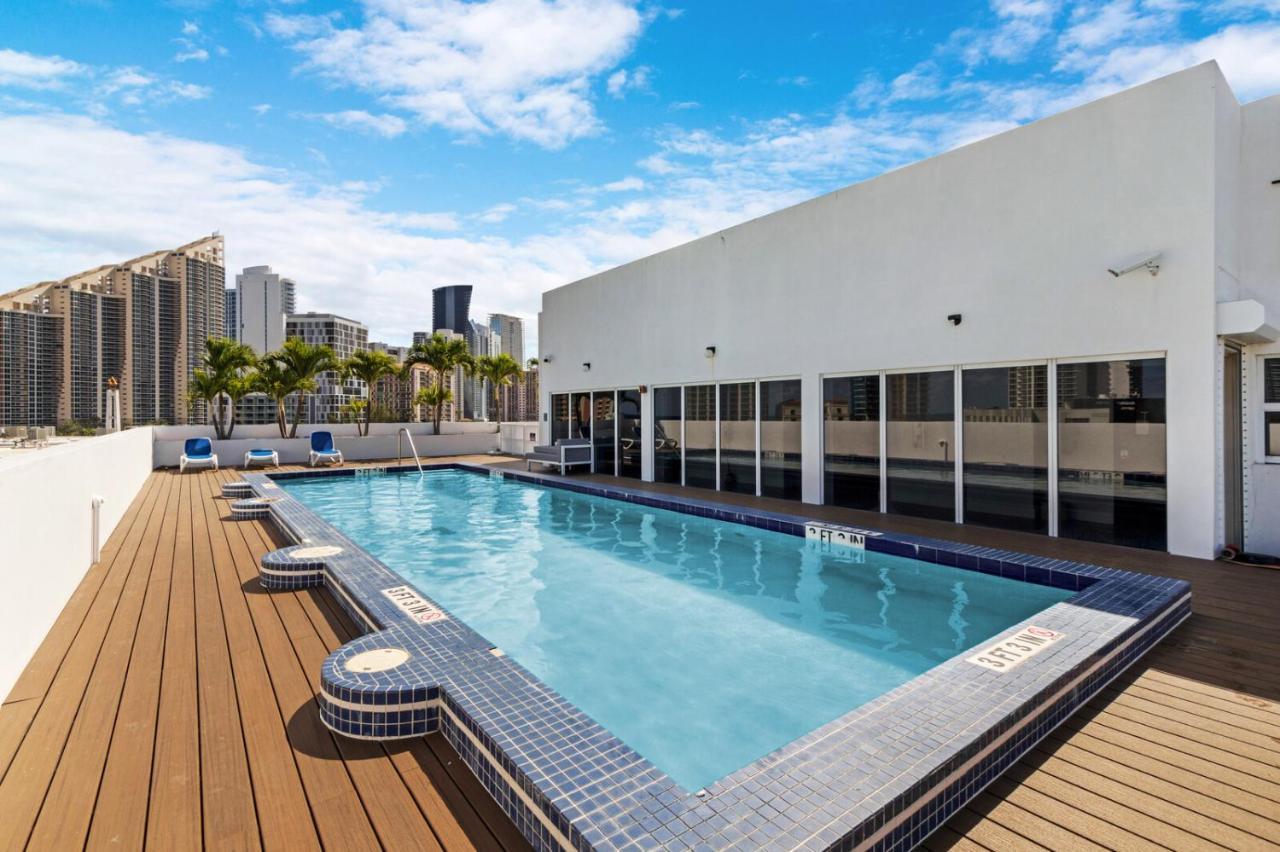 Roami At Sunny Isles Apartment Miami Beach Exterior photo